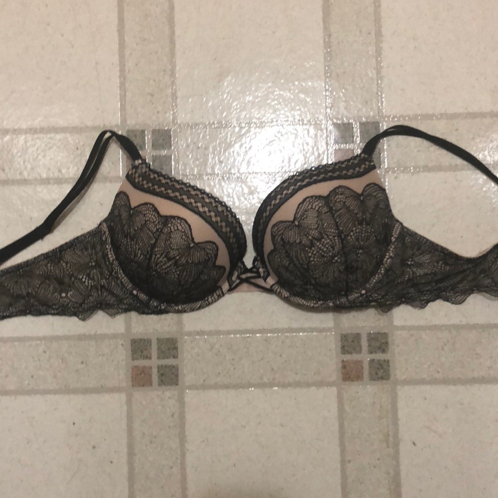 Worn once Victoria plunge push up bra